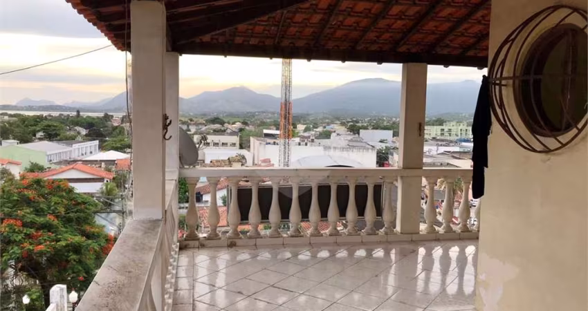 Casa com 3 quartos à venda em Centro - RJ