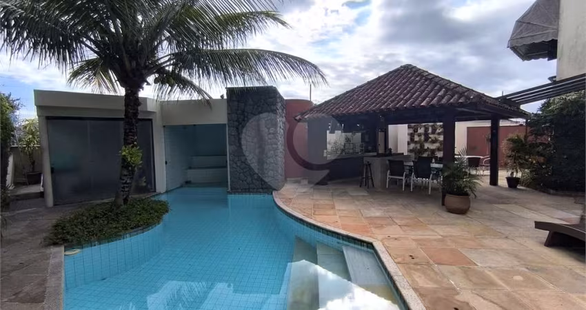 Condomínio com 5 quartos à venda em Badu - RJ