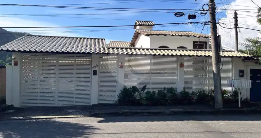 Casa com 3 quartos à venda na Rua Mário Joaquim Santana, São Francisco, Niterói