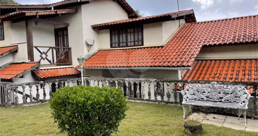 Condomínio com 3 quartos à venda em Badu - RJ