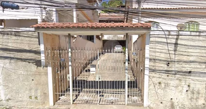 Casa térrea com 2 quartos à venda em Cubango - RJ