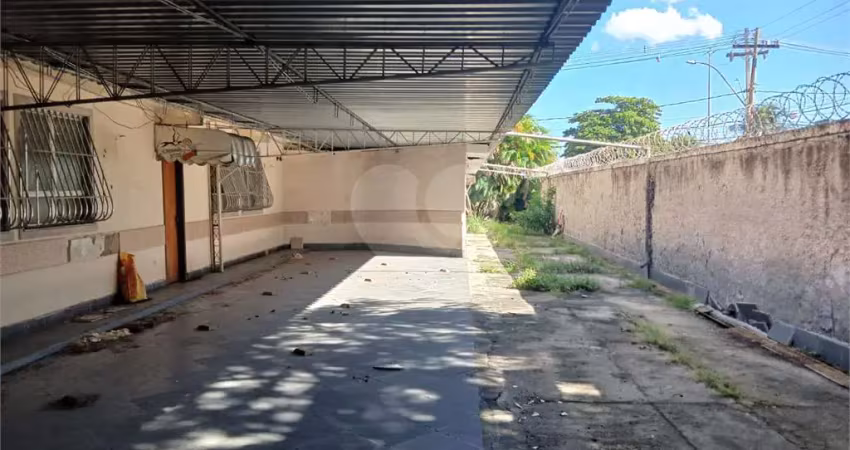 Terreno à venda na Avenida Sílvio Picanço, Charitas, Niterói