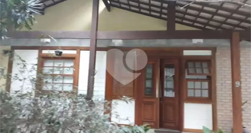 Condomínio com 3 quartos à venda em Badu - RJ