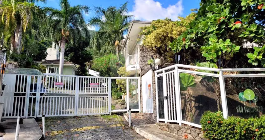 Condomínio com 4 quartos à venda em são francisco - rj
