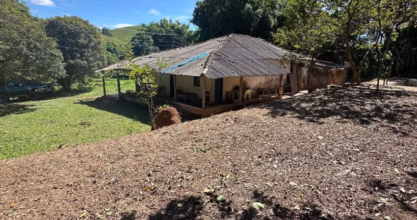 Granja/Chácara com Piscina a 15min da cidade!