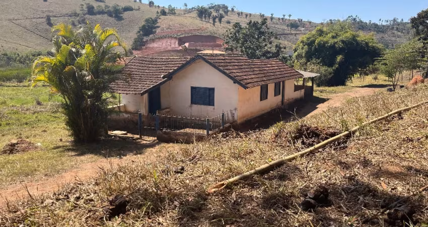 Terreno com casa em Chapéu D'uvas 8.800