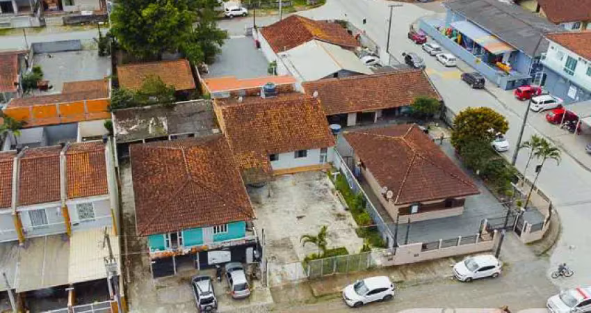 Casa com 3 quartos à venda na Rua dos Mecânicos, 479, Paranaguamirim, Joinville