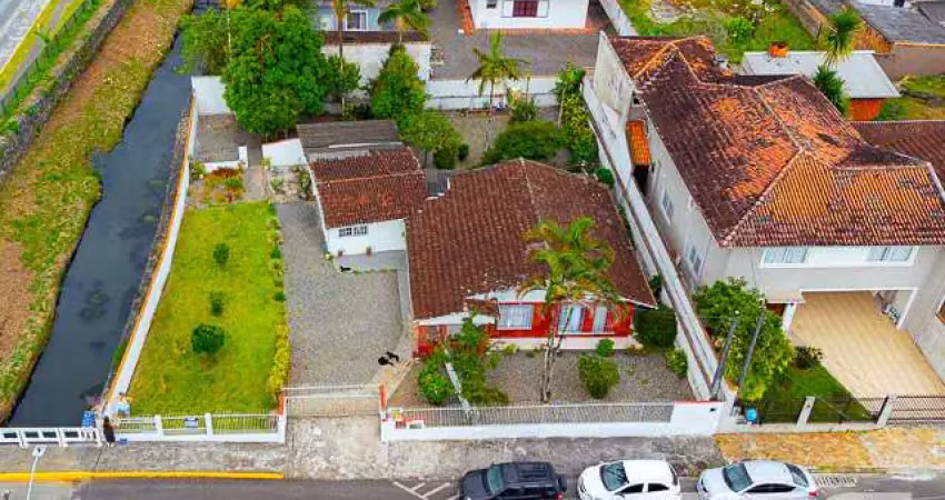 Casa com 3 quartos à venda na Rua Quinze de Novembro, 37, América, Joinville