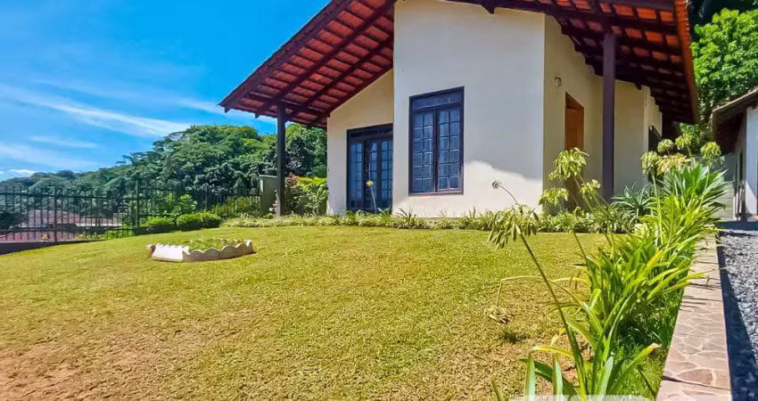 Casa com 3 quartos à venda na Rua Papa João XXIII, 328, Iririú, Joinville