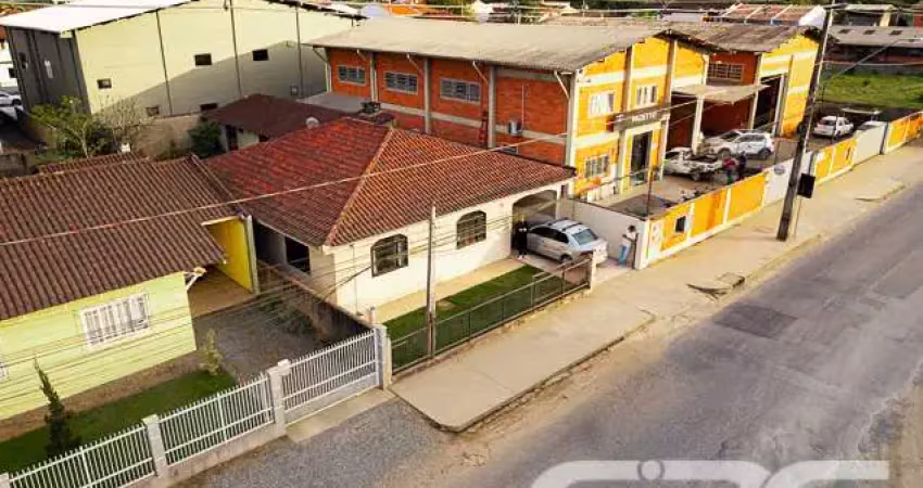 Casa com 3 quartos à venda na Rua Professor Eunaldo Verdi, 712, Jardim Sofia, Joinville