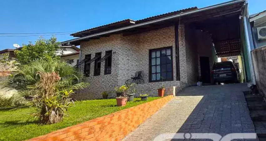 Casa com 3 quartos à venda na Avenida Paulo Schroeder, 50, Petrópolis, Joinville