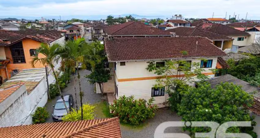 Casa com 1 quarto à venda na Rua Papa João XXIII, 705, Iririú, Joinville