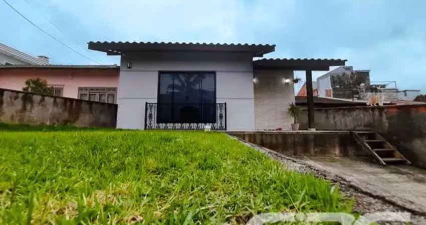 Casa com 3 quartos à venda na Avenida Paulo Schroeder, 199, Petrópolis, Joinville
