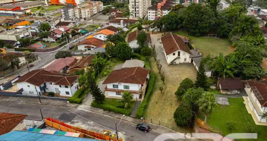 Terreno à venda na Rua Quinze de Novembro, 53, Glória, Joinville