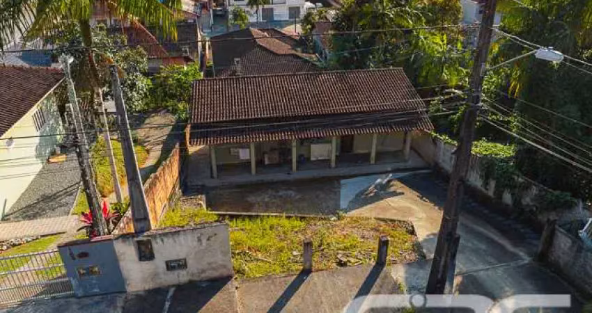 Casa com 1 quarto à venda na Rua Minas Gerais, 171, Nova Brasília, Joinville
