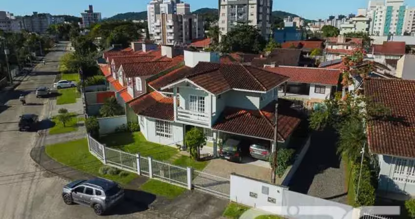 Casa com 3 quartos à venda na Rua Almirante Jaceguay, 271, Santo Antônio, Joinville
