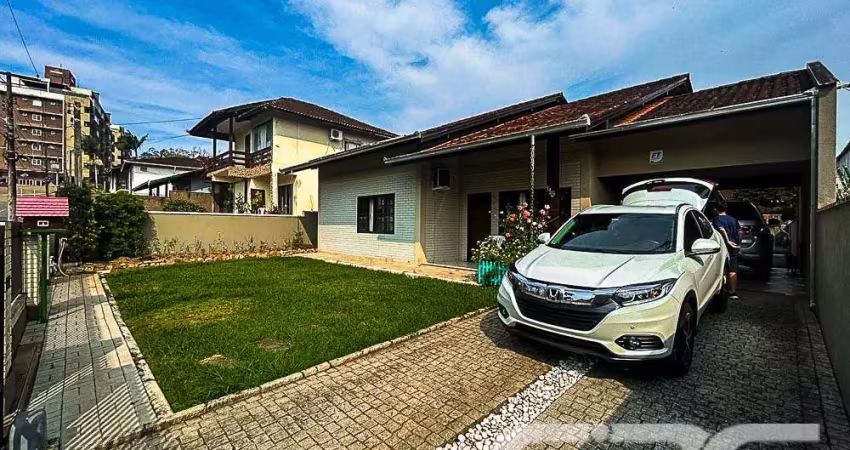 Casa com 3 quartos à venda na Rua Quinze de Novembro, 115, Glória, Joinville