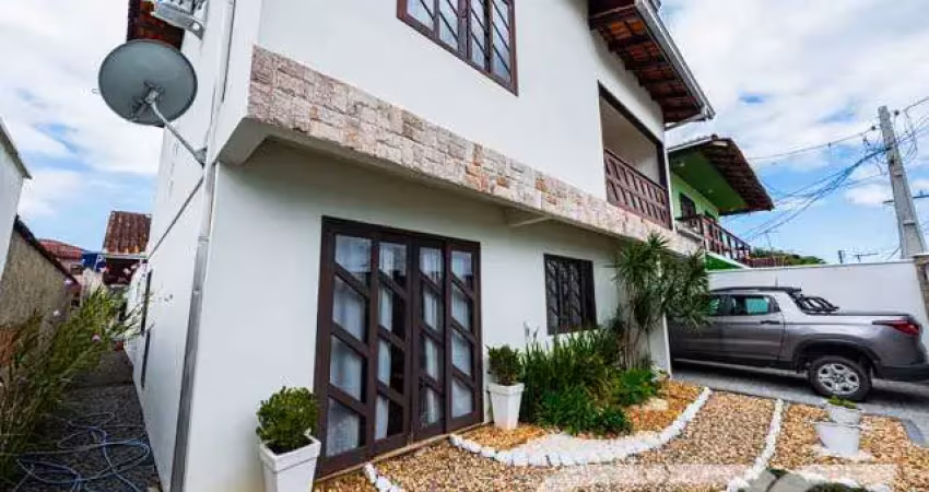 Casa com 3 quartos à venda na Rua Tuiuti, 487, Aventureiro, Joinville