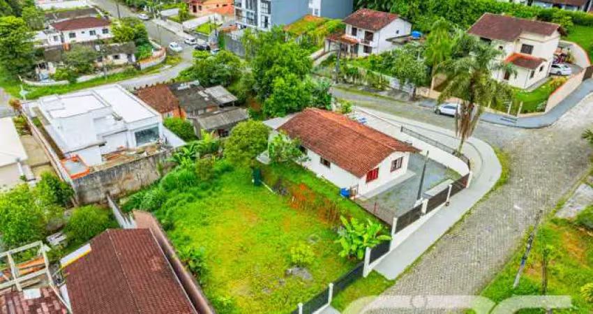Terreno à venda na Albano Schimdt, Boa Vista, Joinville