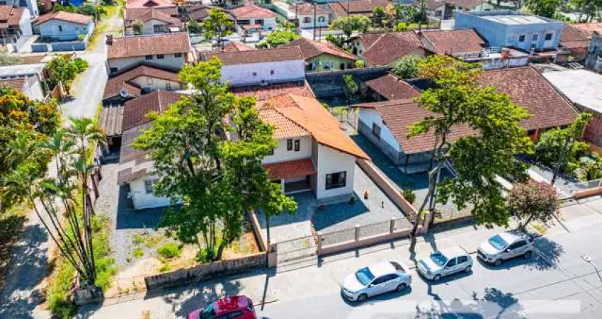 Casa com 4 quartos à venda na Avenida Paulo Schroeder, 2175, Petrópolis, Joinville