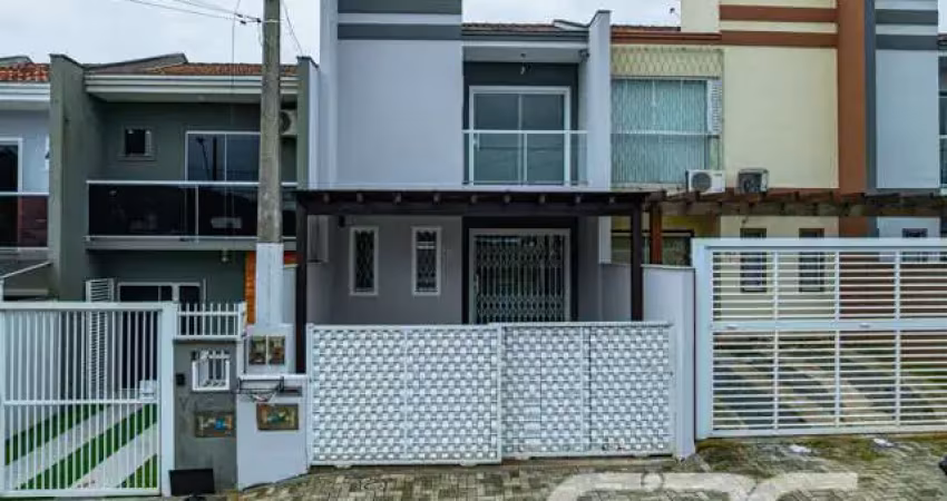 Casa com 3 quartos à venda na Albano Schimdt, 161, Boa Vista, Joinville