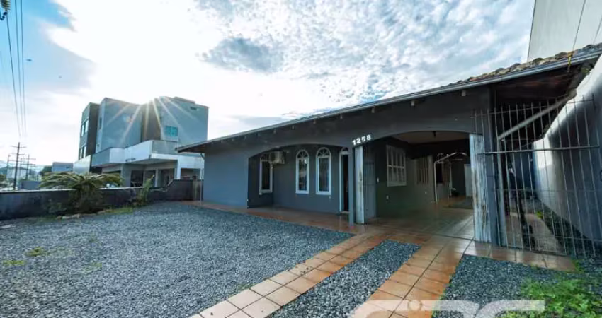 Casa com 4 quartos à venda na Pastor Guilherme Raú, 1258, Saguaçu, Joinville