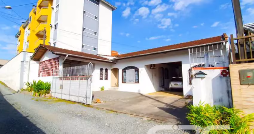Casa com 3 quartos à venda na Rua Coronel Procópio Gomes, Bucarein, Joinville