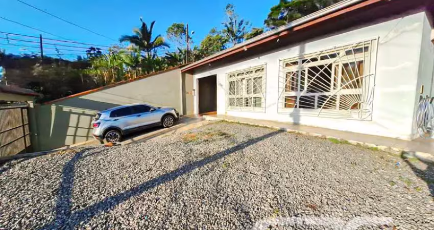 Casa com 4 quartos à venda na Voluntários da Patria, 226, Itaum, Joinville
