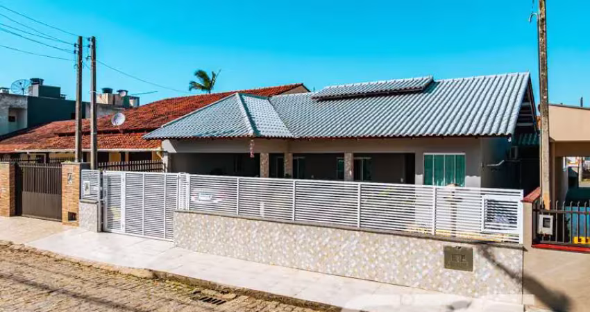 Casa com 3 quartos à venda na Rua Paulista 2, 689, Itacolomi, Balneário Piçarras