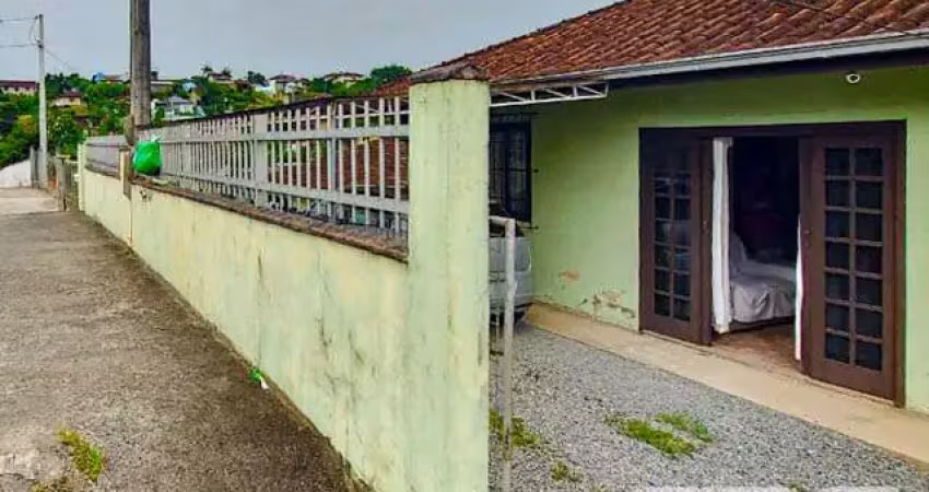 Casa com 3 quartos à venda na Avenida Paulo Schroeder, 501, Petrópolis, Joinville