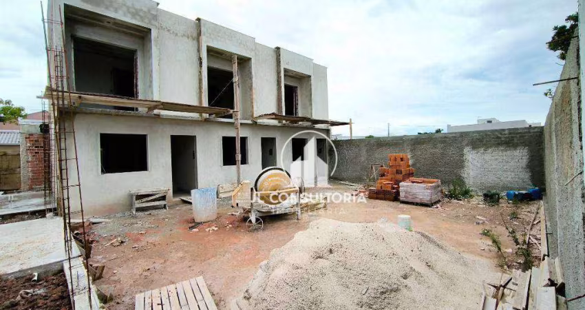 Sobrado em condomínio no Pinheirinho com dois quartos nessa fese de obra sinal de R$ 100 mil