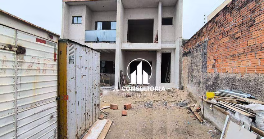 Sobrado com 3 dormitórios à venda, 87 m² por R$ 479.000 - Sítio Cercado - Curitiba/PR