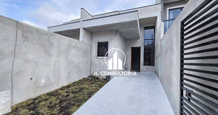 Casa com 2 quartos, pé direito alto e fachada moderna