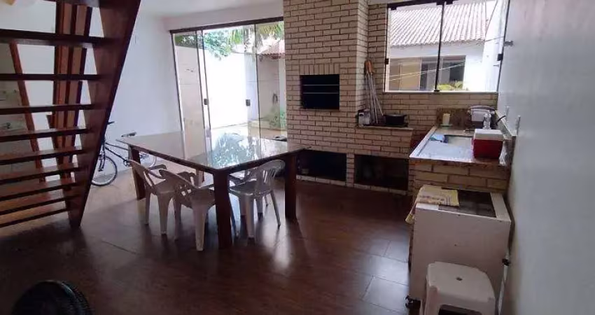 Casa com 2 quartos à venda na Rua Cezimbra Jaques, Medianeira, Porto Alegre