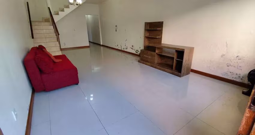 Casa com 3 quartos à venda na Travessa Alexandrino de Alencar, Azenha, Porto Alegre