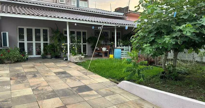 Casa com 3 quartos à venda na Avenida Rachel Wolfrid, Alto Petrópolis, Porto Alegre