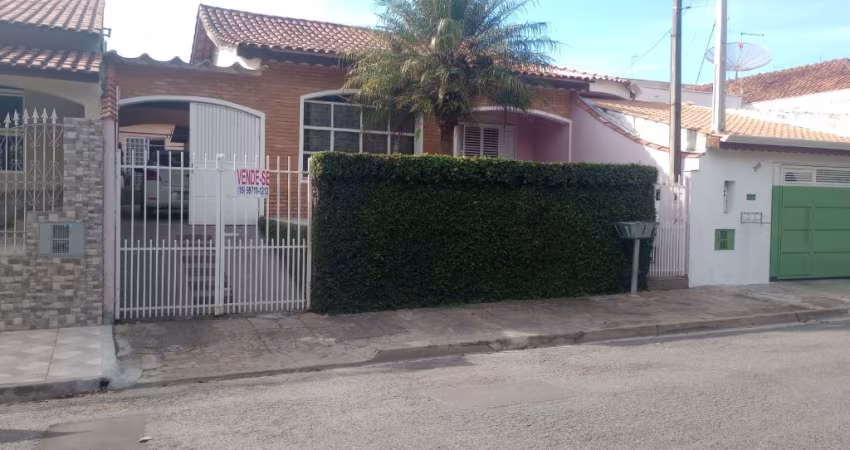 Casa térrea com 2 dormitórios no Jd. Maria José em Salto de Pirapora