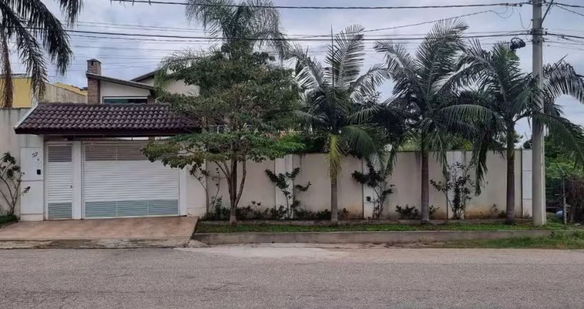 Casa/chácara com 3 suítes, piscina grande com spa, área gourmet, gazebo, quintal