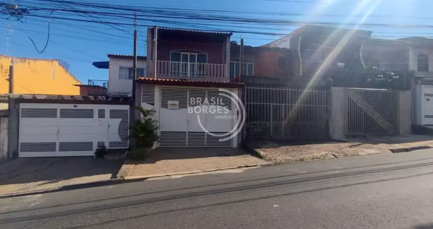 Sobrado com 3 quartos 2 banheiros próximo ao mc donalds itavuvu