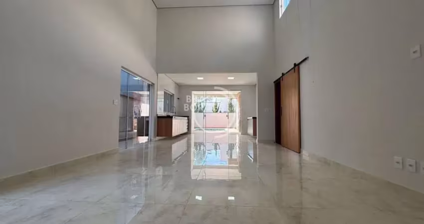 Casa térrea moderna no condomínio aldeia da mata - 3 suítes, piscina e energia solar
