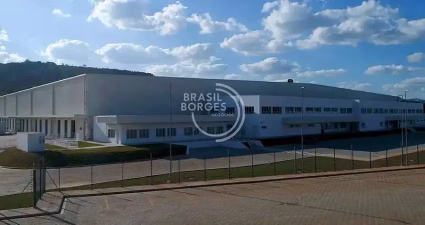 Galpão crossdocking 7.699m² 14 docas na rodovia fernão dias extrema