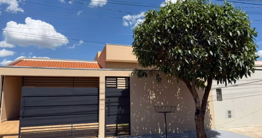 Linda Casa Térrea no Recanto das Primaveras.C/ 3 dorms,2 vagas.Oportunidade!!