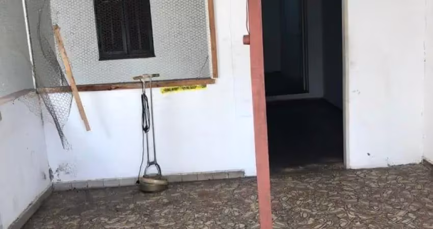 Casa na v.clemerntino c/4 dorms.e com 130 m² de construção.sem garagem.oportunidade!!