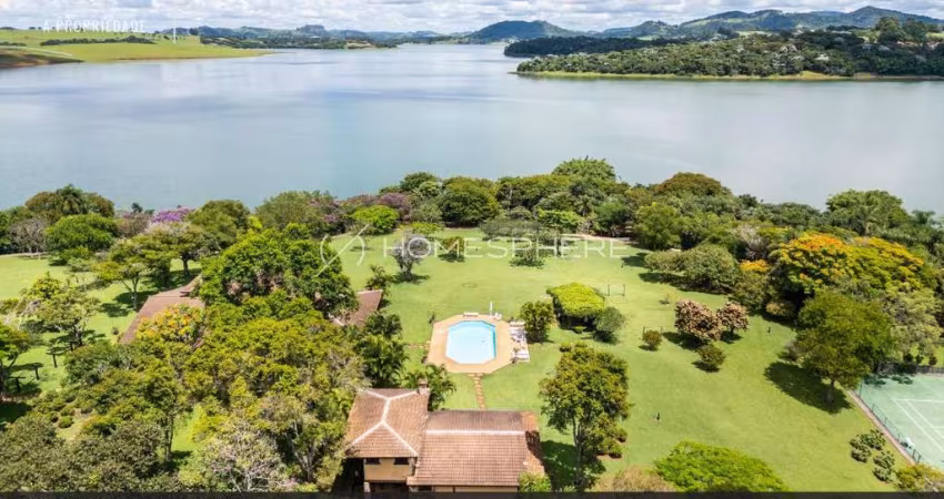 Sitio Belvedere Represa do Jaguari Piracaia - SP. Venda propriedade espetacular com uma área de 102.794 m², frente para represa navegável, quadra de tênis, campo de futebol e casa de caseiro. A 2 hora
