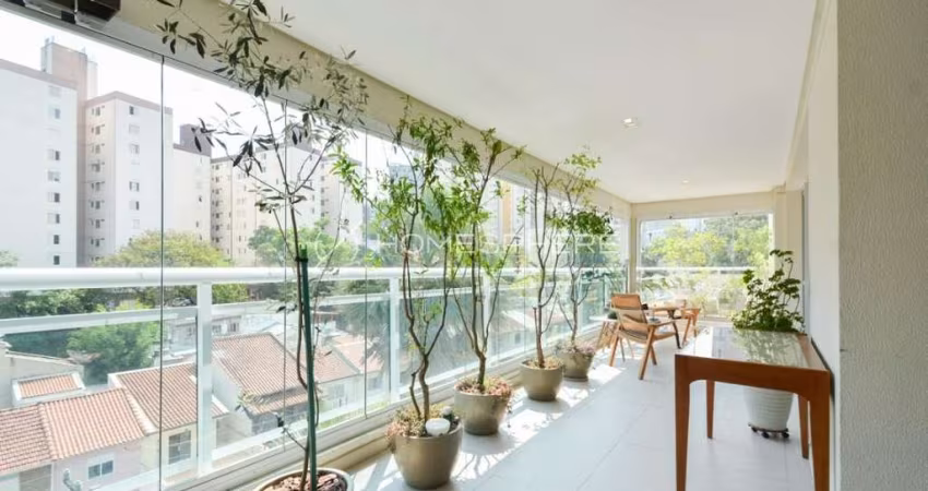Apartamento com 200 m², 4 quartos sendo 3 suítes à venda no bairro Vila Mariana.
