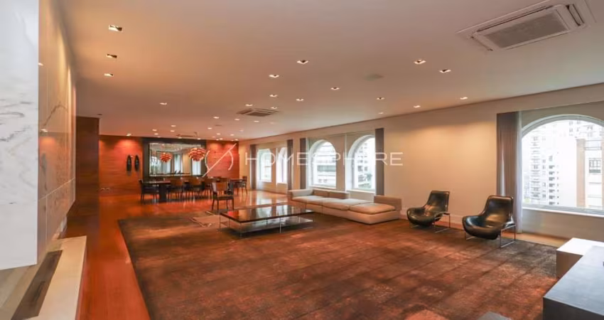 Apartamento com 733 m²,reformado em um dos condomínios mais desejados na localização mais privilegiadas de São Paulo, no bairro Jardim Paulistano.