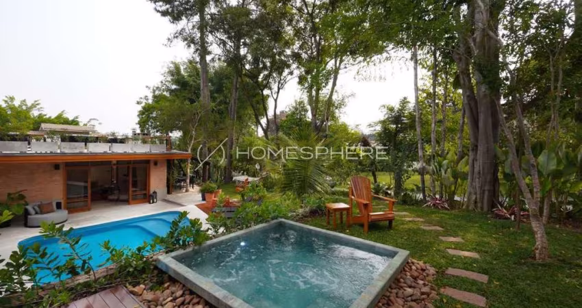 Casa de condomínio com 695.63 m², 5 quartos sendo 2 suítes à venda no bairro Alphaville.