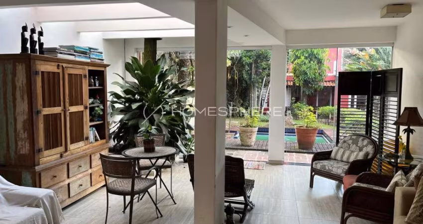 Linda Casa com 391 m² jardim amplo, 4 quartos sendo 4 suítes à venda no bairro Campo Belo.