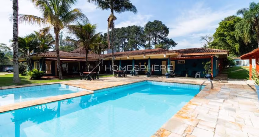 Casa de condomínio com 1054.57 m², 4 quartos sendo 3 suítes à venda no bairro Granja Viana.