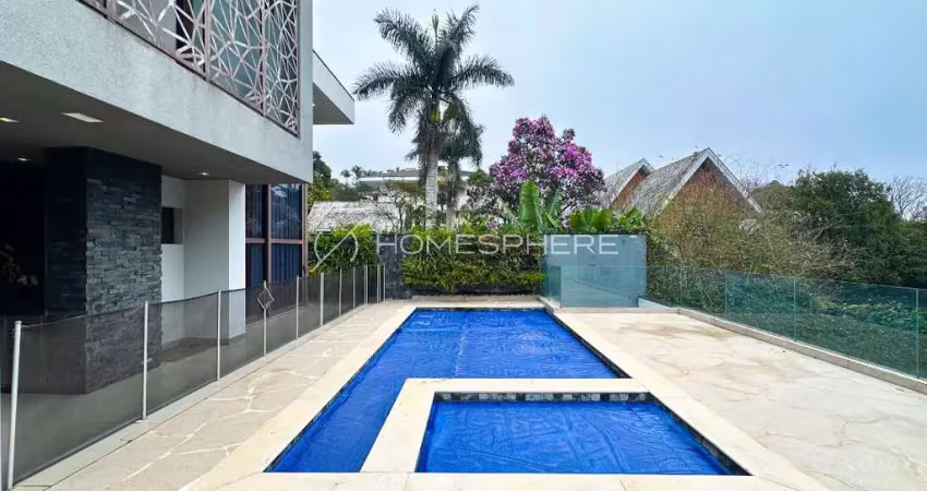 Casa de condomínio com 447m², terreno de 846m², piscina, 3 suítes à venda em aldeia da serra.